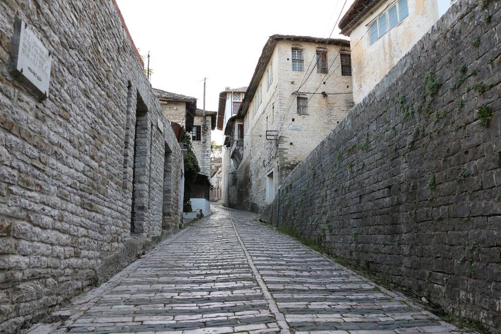 Stone City Hostel Гірокастра Екстер'єр фото