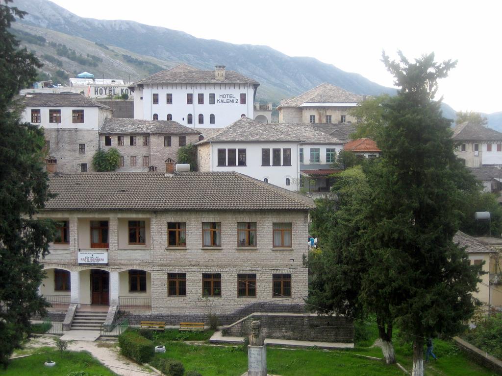 Stone City Hostel Гірокастра Екстер'єр фото