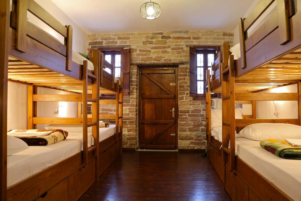 Stone City Hostel Гірокастра Екстер'єр фото
