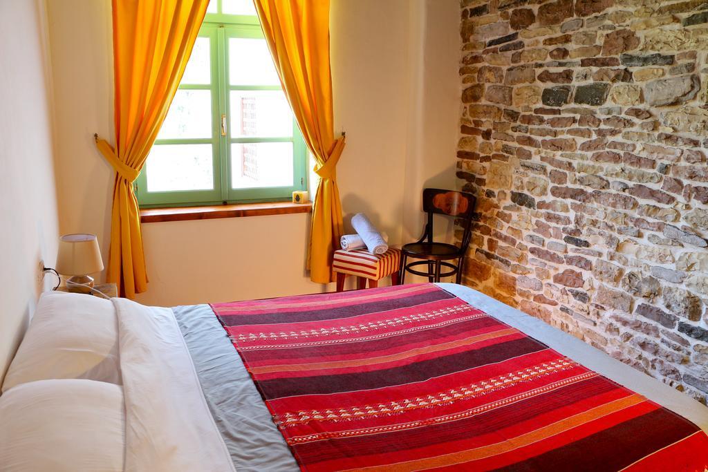 Stone City Hostel Гірокастра Екстер'єр фото