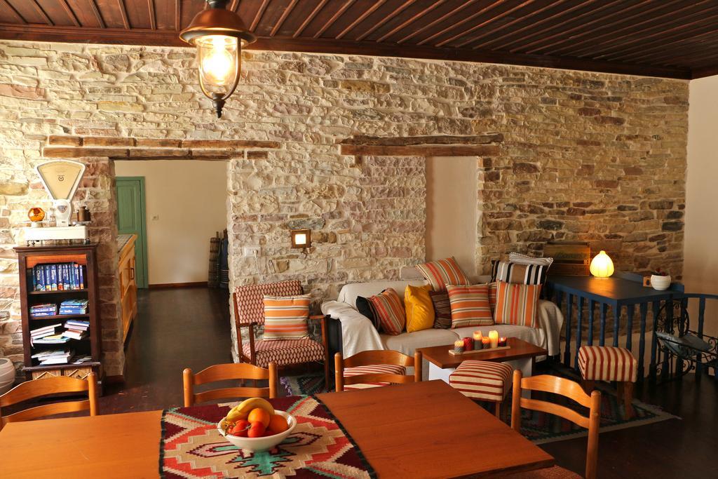 Stone City Hostel Гірокастра Екстер'єр фото
